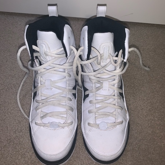 Jordan Sneakers only worn once! Great condition - Picture 2 of 4